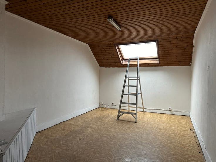 Building with 3 units, 1000 m² warehouse and 12 parkinglots