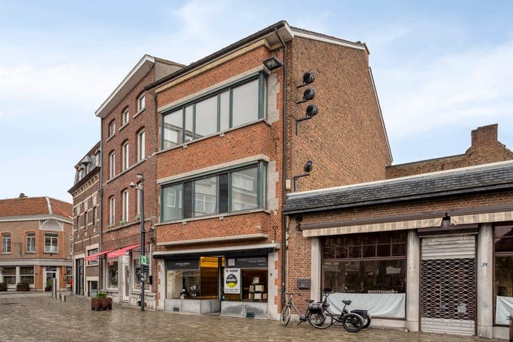UITZONDERLIJK HANDELSHUIS MET GERENOVEERD DUPLEXAPPARTEME...
