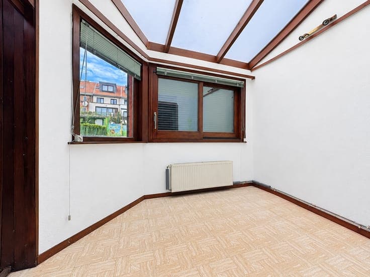 4 BEDROOM HOUSE WITH GARDEN TO RENOVATE
