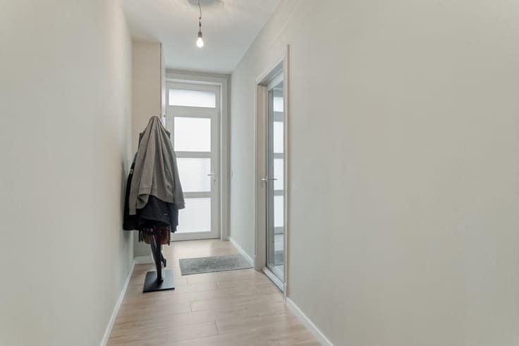 Ruime tussenwoning met stadstuintje en garage achteraan