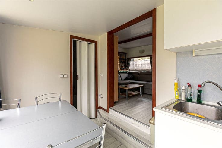 Chalet and mobile home on a 26a38ca plot.