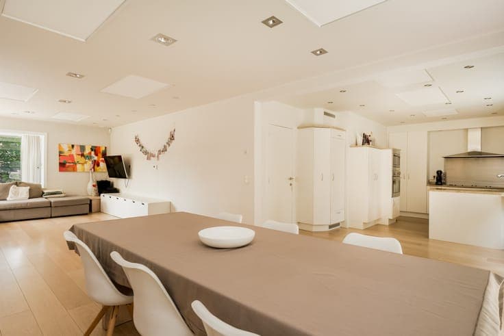 Exclusive villa hidden in a green oasis on a 1,289 m² plot