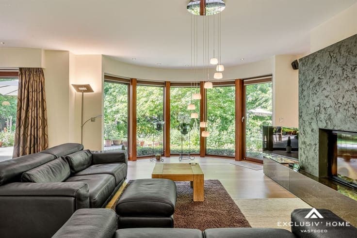 Contemporary villa in the exclusive residential area of Bois