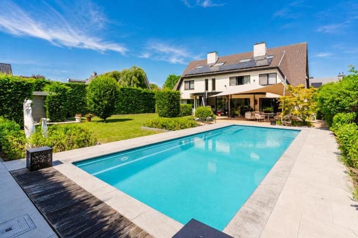 Ready-to-move-in villa on a 972 m² plot in Melle