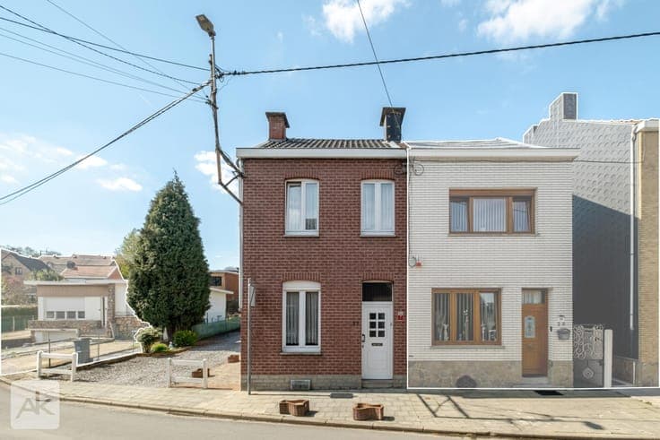 2-bedroom family home with building plot