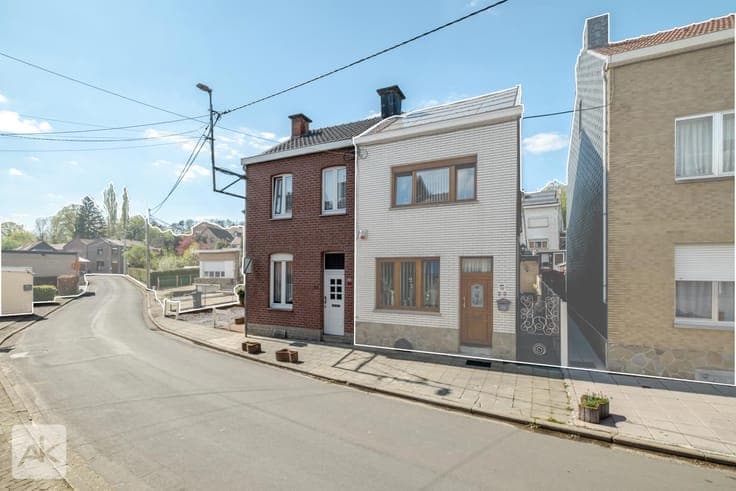 2-bedroom family home with building plot