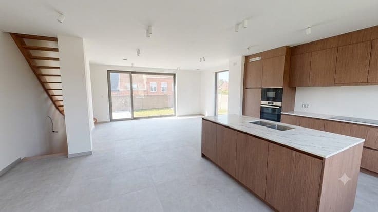 Erg grote nieuwbouw woning mogelijkheid voor praktijkruim...
