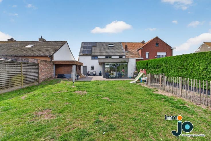 A modern semi-detached house between Gistel and Koekelare...
