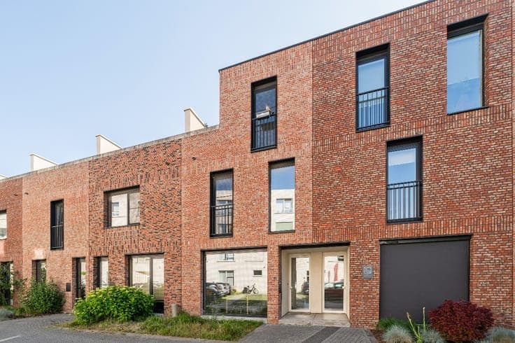 Recent low-energy home with garden, 2 terraces and parking