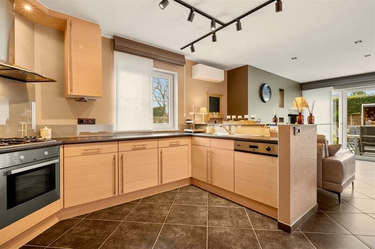 Beautiful home on a cul-de-sac near the market