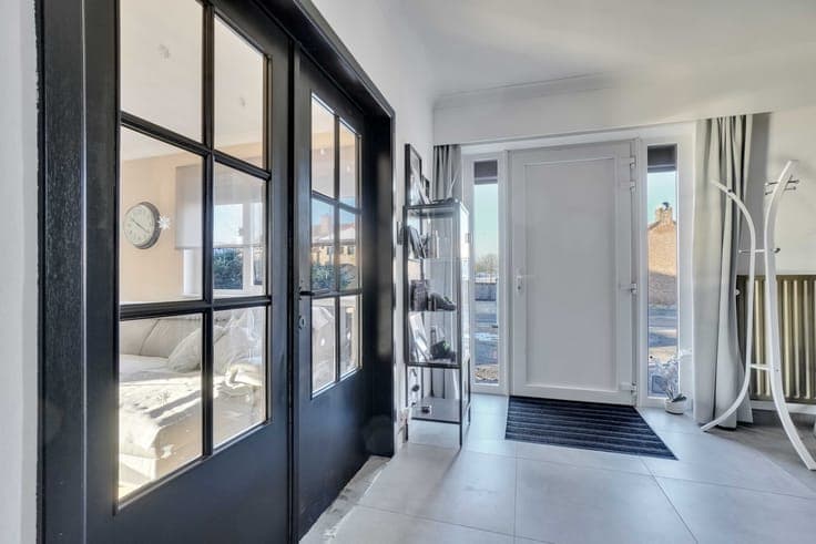Spacious 4-bedroom home on 6360m² of private land