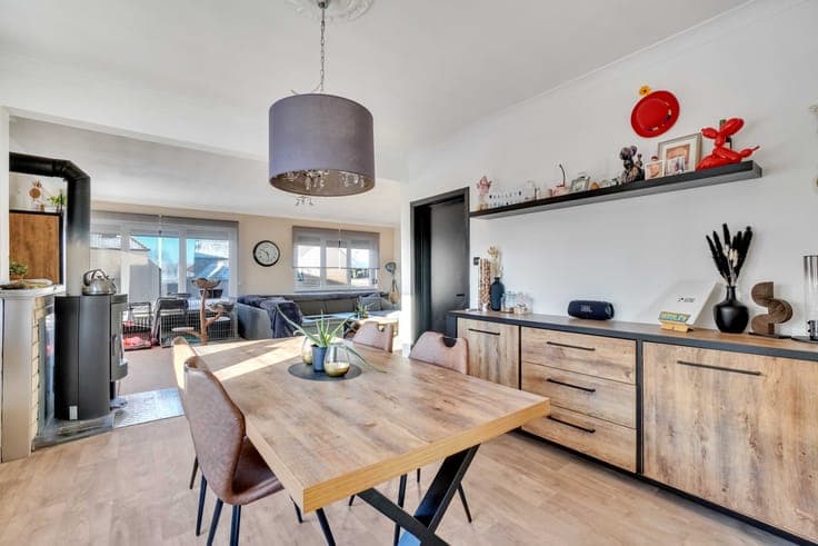 Spacious 4-bedroom home on 6360m² of private land