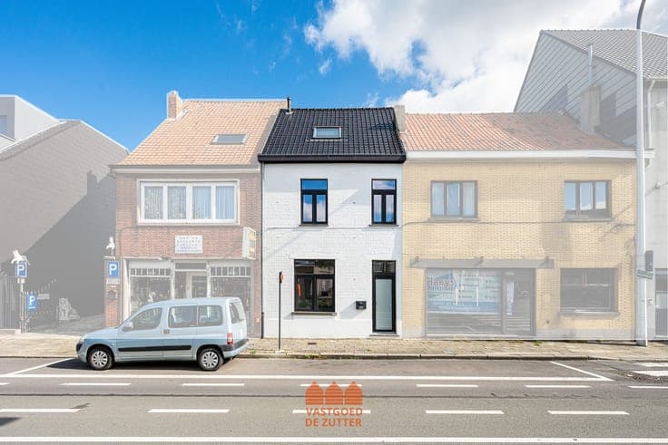 Gerenoveerde woning met 3 slaapkamers, 2 parkeerplaatsen ...