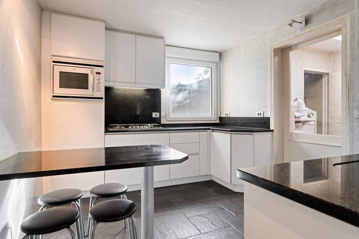Spacious 5 bedroom home with lovely garden in Roeselare!