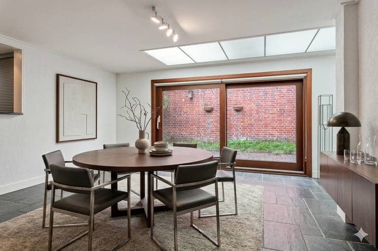 Spacious 5 bedroom home with lovely garden in Roeselare!