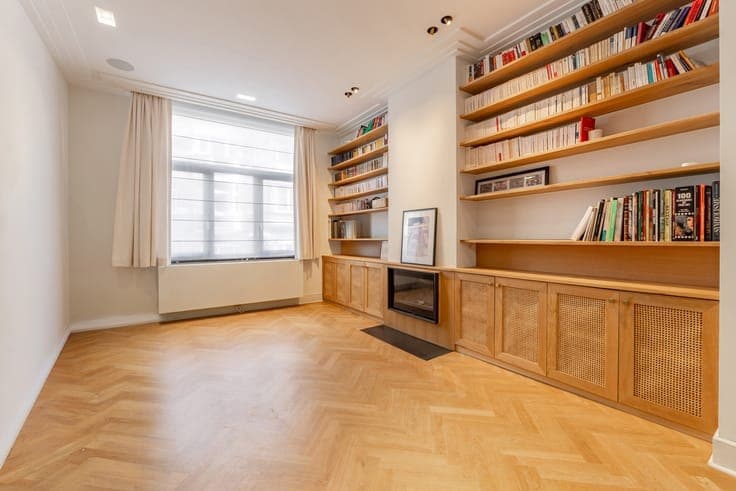 Stylish Family Home with 5 Bedrooms and South-Facing Garden