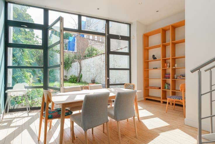 Franz Merjay: Beautiful 4 bedroom house - garden & terraces