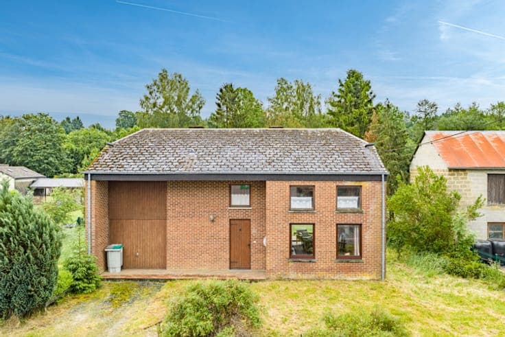 Detached house in Léglise with building plot