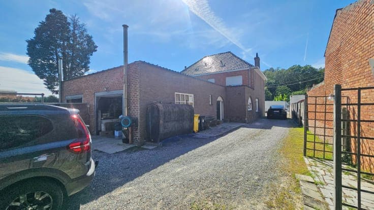 Woning van 197m² op een perceel van 8 are