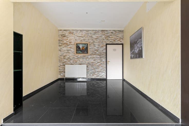 Ruime woning met handelsgelijkvloers op centrale locatie ...