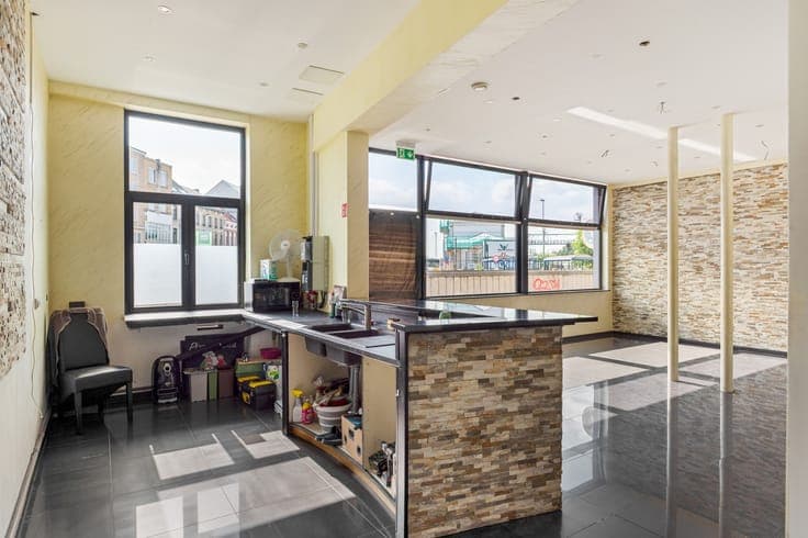 Ruime woning met handelsgelijkvloers op centrale locatie ...