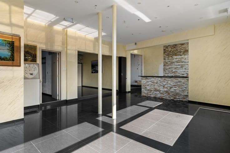 Ruime woning met handelsgelijkvloers op centrale locatie ...