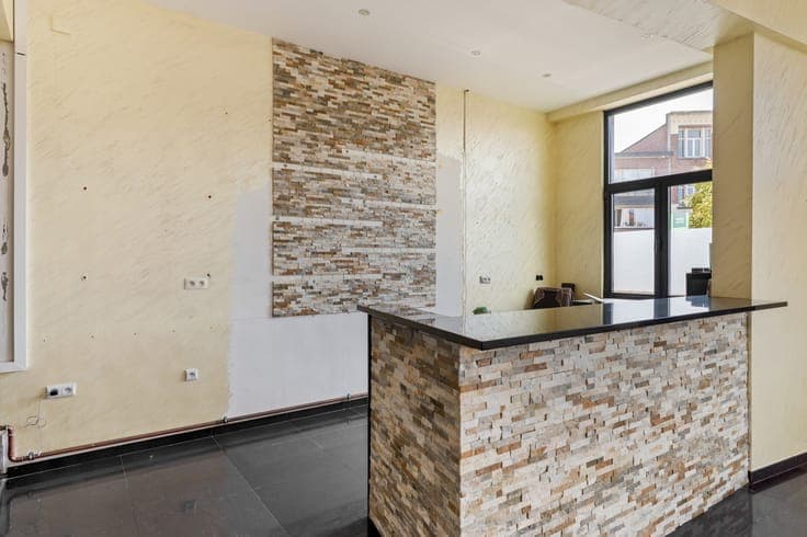 Ruime woning met handelsgelijkvloers op centrale locatie ...
