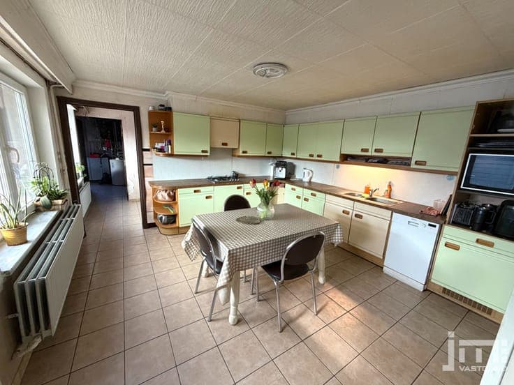 Ruime woning met aparte garage en afgesloten tuin