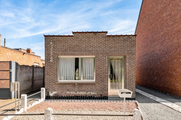 Te renoveren laagbouwwoning met garage, atelier en tuin o...