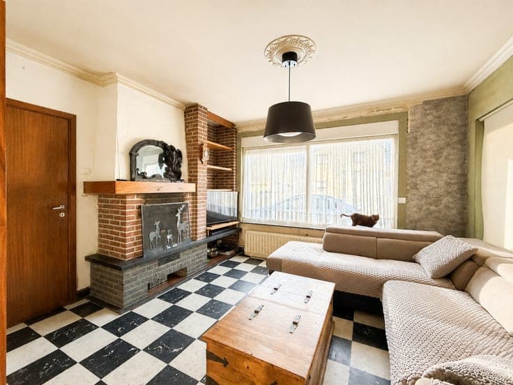 Te koop, Te moderniseren gezinswoning met open zicht te N...