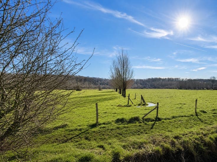 Te koop, Te moderniseren gezinswoning met open zicht te N...