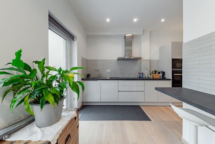 Joséphine Charlotte neighbourhood - Fully renovated 4-bed
