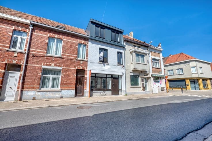 Stijlvol afgewerkte woning met 3 ruime slaapkamers, tuin ...