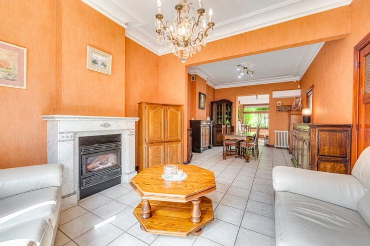 Spacious 5-bedroom house with a lovely garden in Loncin