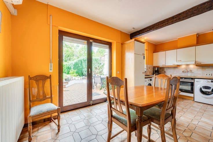 Spacious 5-bedroom house with a lovely garden in Loncin