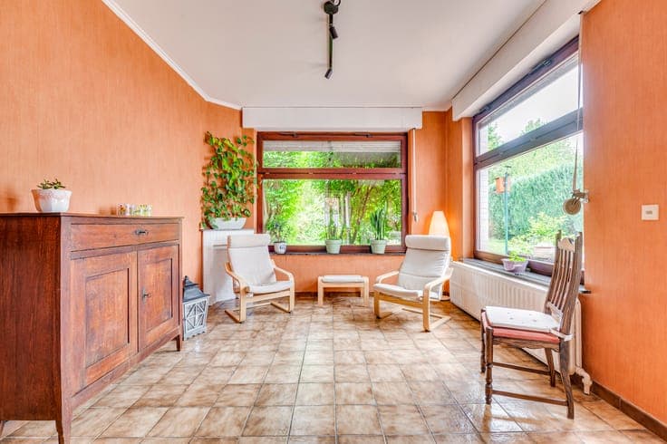 Spacious 5-bedroom house with a lovely garden in Loncin