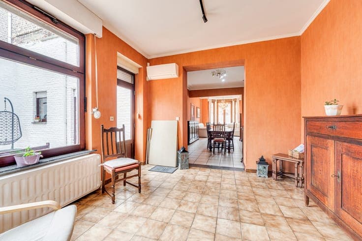 Spacious 5-bedroom house with a lovely garden in Loncin