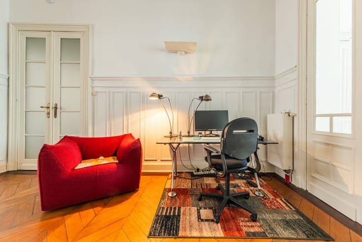 Stately townhouse with exceptional garden, garage and EPC D