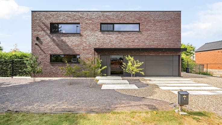 Stylish detached low-energy home with 3 bedrooms and an int
