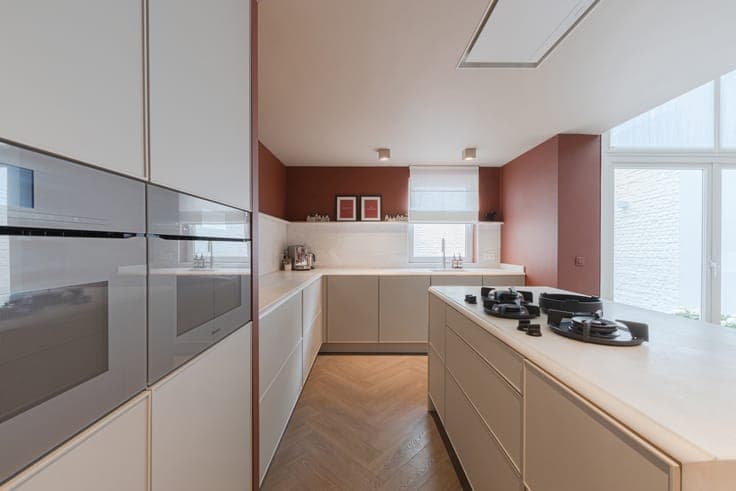 ANTWERP – Characterful townhouse with contemporary elegance