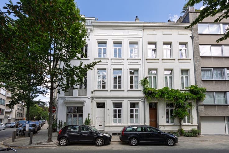 ANTWERP – Characterful townhouse with contemporary elegance