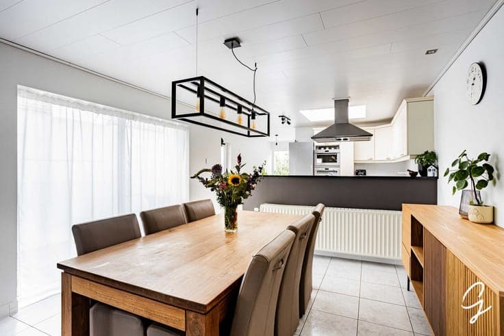 Move-in-ready semi-detached home with beautiful garden