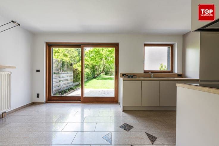 Gerenoveerde gezinswoning met garage en ruime tuin