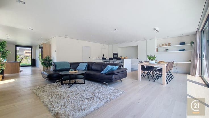 Exclusive Villa (238 m²) | EPC A | South-Facing Garden | Uni