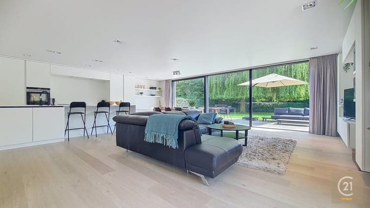 Exclusive Villa (238 m²) | EPC A | South-Facing Garden | Uni