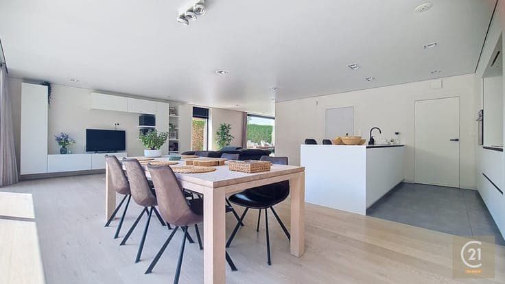 Exclusive Villa (238 m²) | EPC A | South-Facing Garden | Uni