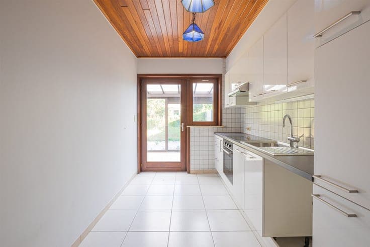 Semi-detached house with a garage in a residential neighborh