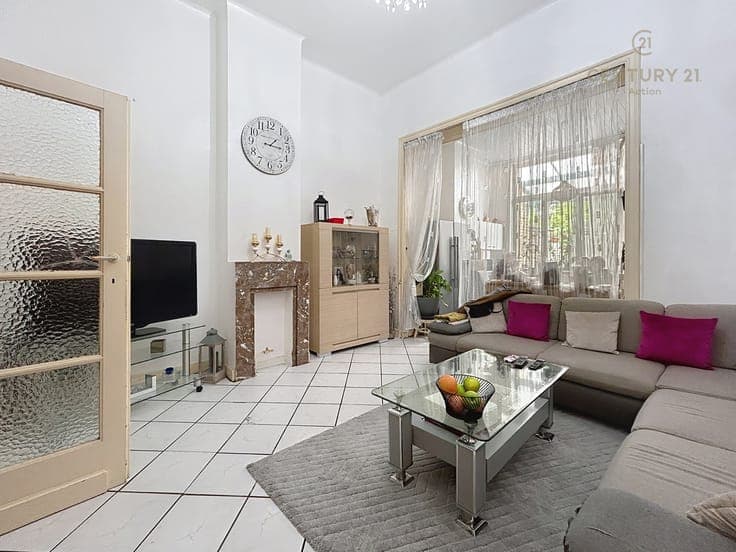 BEAUTIFUL INVESTMENT PROPERTY WITH GARDEN – 3 REGISTERED UNI