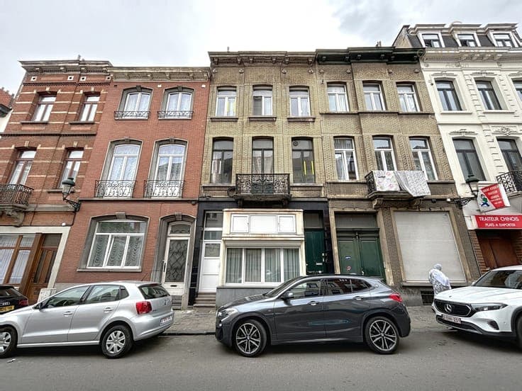 BEAUTIFUL INVESTMENT PROPERTY WITH GARDEN – 3 REGISTERED UNI