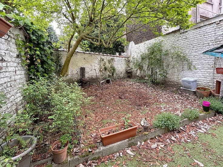 BEAUTIFUL INVESTMENT PROPERTY WITH GARDEN – 3 REGISTERED UNI